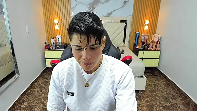 KAROLLJONES1 online show from 7, 10, 2025