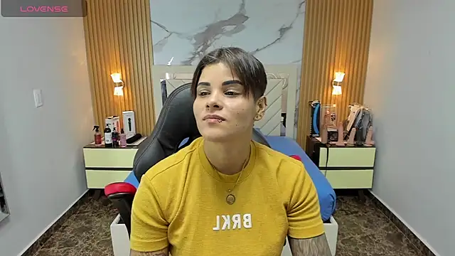 KAROLLJONES1 online show from 4, 11, 2025