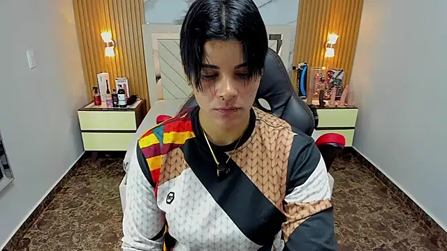 KAROLLJONES1 online show from 4, 12, 2025