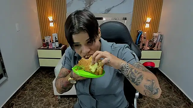 KAROLLJONES1 online show from 6, 11, 2025