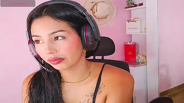 Snapshot of Miss_Charlottet chatting on 8, 7, 2026 Miss Charlottet online show from 8, 7, 2026