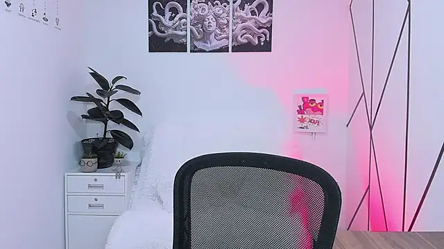 Room 69x online show from 18, 11, 2025