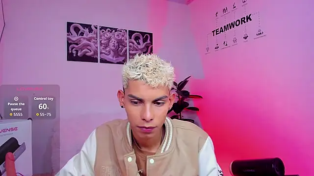 Snapshot of Room_69x chatting on 20, 12, 2025 Room 69x online show from 20, 12, 2025