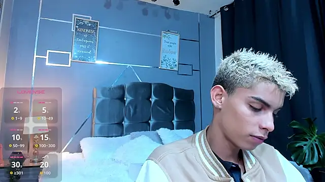 Snapshot of Room_69x chatting on 23, 12, 2025 Room 69x online show from 23, 12, 2025