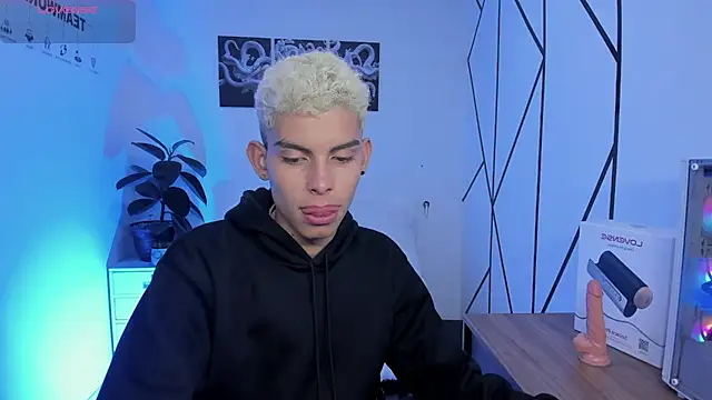 Snapshot of Room_69x chatting on 15, 12, 2025 Room 69x online show from 15, 12, 2025