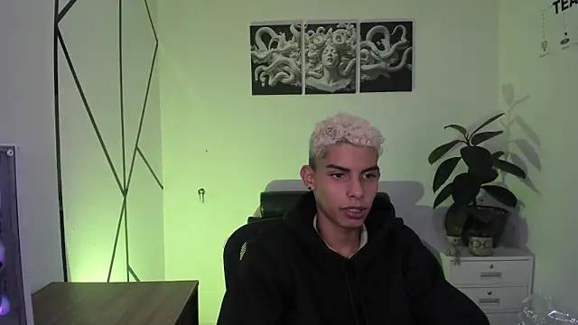 Snapshot of Room_69x chatting on 18, 12, 2025 Room 69x online show from 18, 12, 2025