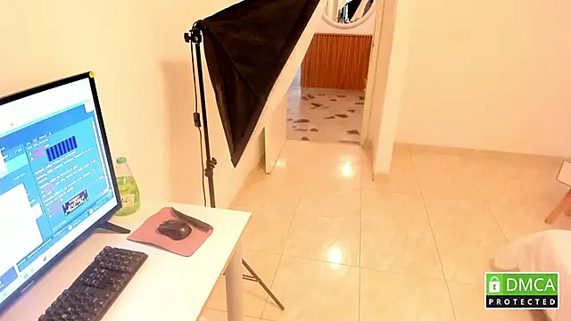 Manuela miller  online show from 15, 10, 2025