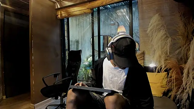 AlanCutee online show from 16, 12, 2025