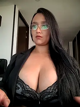Snapshot of Esmeralda333 chatting on 22, 7, 2026 Esmeralda333 online show from 22, 7, 2026