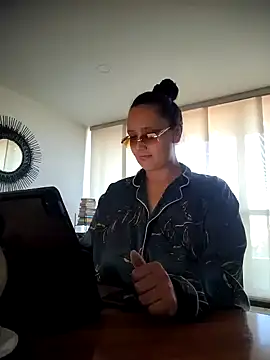 Snapshot of Esmeralda333 chatting on 11, 6, 2026 Esmeralda333 online show from 11, 6, 2026