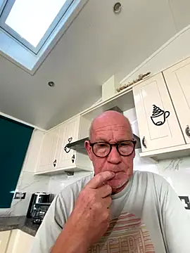 Snapshot of philefc chatting on 28, 10, 2025 philefc online show from 28, 10, 2025