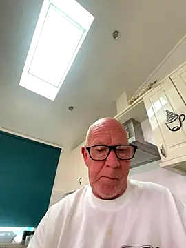 Snapshot of philefc chatting on 4, 11, 2025 philefc online show from 4, 11, 2025