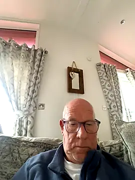 Snapshot of philefc chatting on 3, 10, 2025 philefc online show from 3, 10, 2025