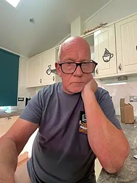 Snapshot of philefc chatting on 6, 11, 2025 philefc online show from 6, 11, 2025