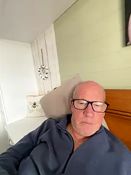 Snapshot of philefc chatting on 28, 11, 2025 philefc online show from 28, 11, 2025