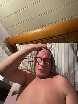 Snapshot of philefc chatting on 5, 11, 2025 philefc online show from 5, 11, 2025