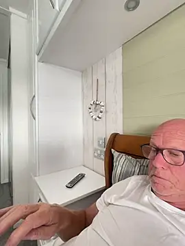 Snapshot of philefc chatting on 4, 10, 2025 philefc online show from 4, 10, 2025