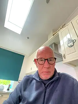 Snapshot of philefc chatting on 14, 11, 2025 philefc online show from 14, 11, 2025