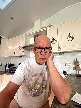 Snapshot of philefc chatting on 17, 11, 2025 philefc online show from 17, 11, 2025