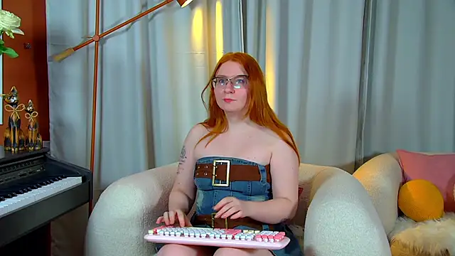 Snapshot of AliceAllisons chatting on 19, 10, 2025 AliceAllisons online show from 19, 10, 2025