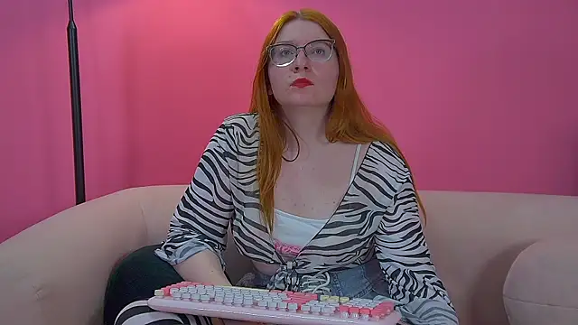 Snapshot of AliceAllisons chatting on 15, 11, 2025 AliceAllisons online show from 15, 11, 2025