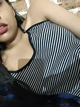 KARISHMA-STRIP online show from 24, 9, 2025