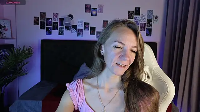 Jesica mooon online show from 6, 10, 2025