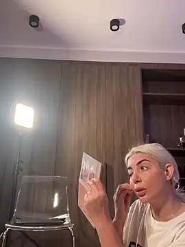 ElsaSinn online show from 5, 11, 2025