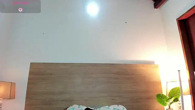 BellaNixs online show from 6, 3, 2026