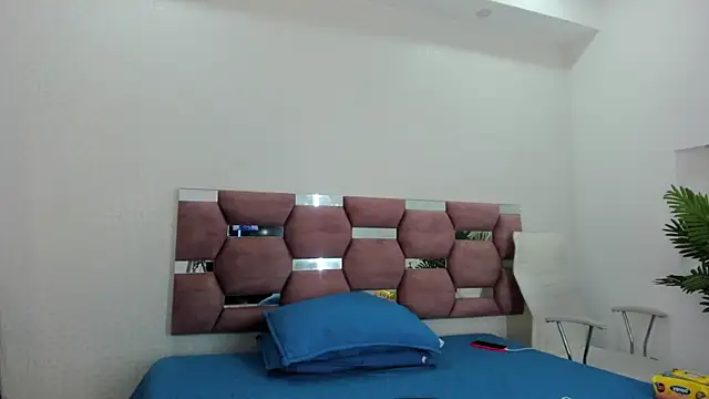 MelannyCollins   online show from 8, 1, 2026