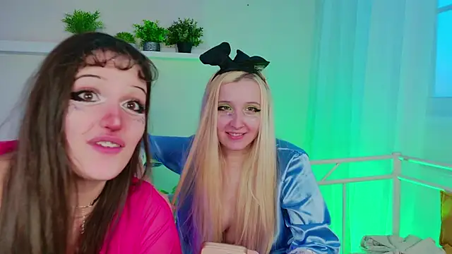 Snapshot of kamila_blush chatting on 14, 12, 2025 kamila blush online show from 14, 12, 2025