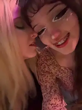 Snapshot of kamila_blush chatting on 23, 12, 2025 kamila blush online show from 23, 12, 2025