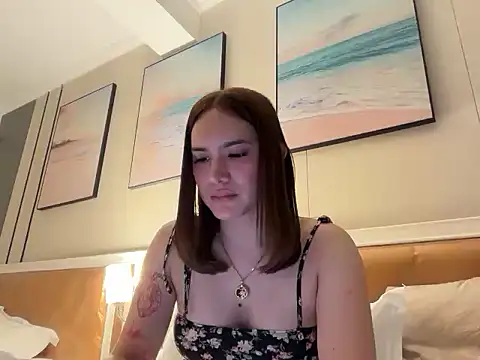 Snapshot of Yhanbeaufort18 chatting on 25, 10, 2025 Yhanbeaufort18 online show from 25, 10, 2025