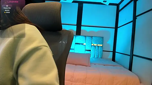 SamaraAnders  online show from 17, 4, 2026