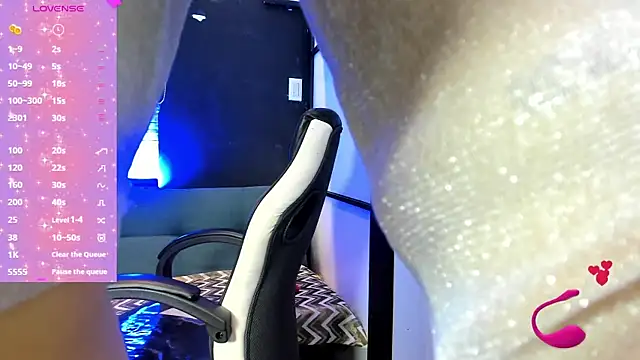 Snapshot of SamaraAnders_ chatting on 12, 11, 2025 SamaraAnders online show from 12, 11, 2025