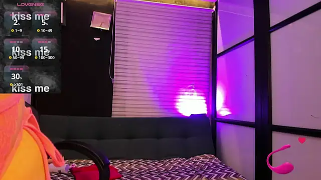 Snapshot of SamaraAnders_ chatting on 31, 10, 2025 SamaraAnders online show from 31, 10, 2025