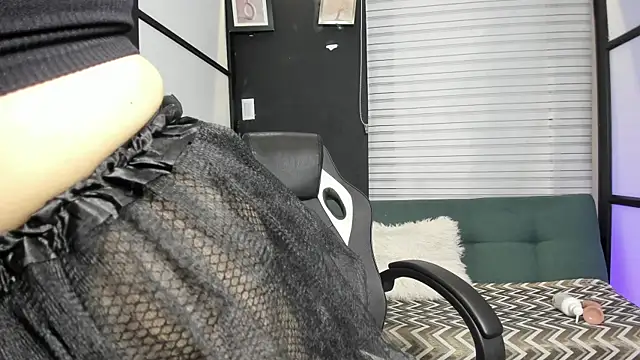 Snapshot of SamaraAnders_ chatting on 1, 11, 2025 SamaraAnders online show from 1, 11, 2025