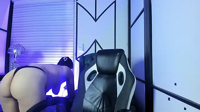 Snapshot of SamaraAnders_ chatting on 13, 11, 2025 SamaraAnders online show from 13, 11, 2025