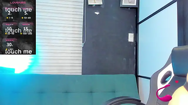 Snapshot of SamaraAnders_ chatting on 4, 11, 2025 SamaraAnders online show from 4, 11, 2025