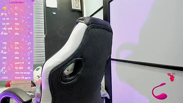 Snapshot of SamaraAnders_ chatting on 21, 11, 2025 SamaraAnders online show from 21, 11, 2025