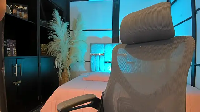 SamaraAnders  online show from 14, 4, 2026