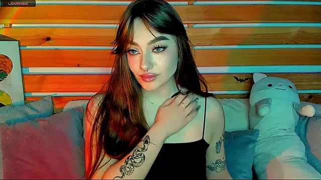 Emily Tylerr online show from 25, 11, 2025