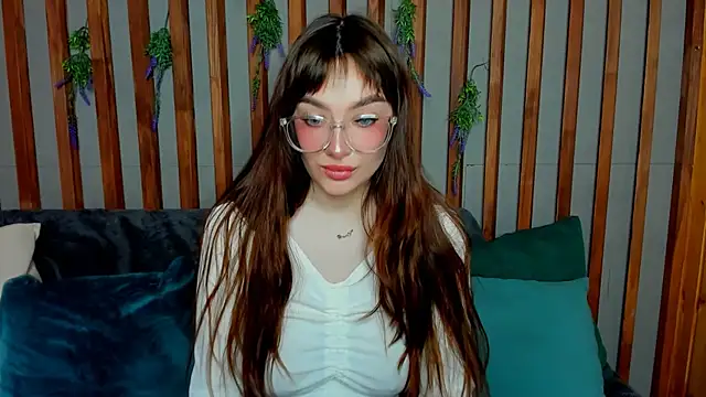 Emily Tylerr online show from 9, 9, 2025