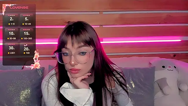 Emily Tylerr online show from 2, 10, 2025