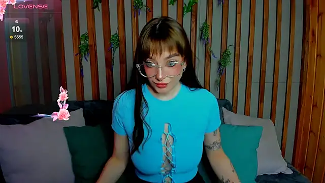 Emily Tylerr online show from 4, 10, 2025