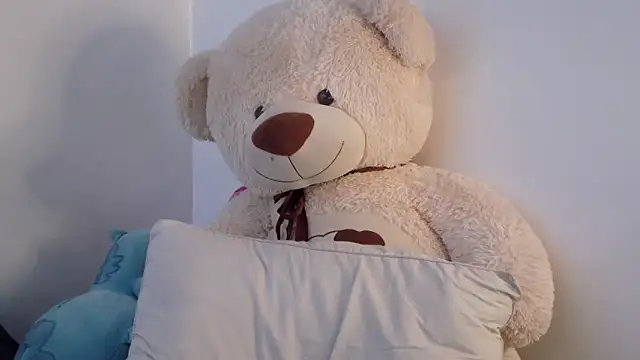 Snapshot of lunnaa_ chatting on 18, 11, 2025 lunnaa online show from 18, 11, 2025