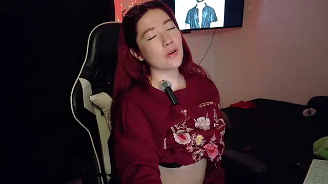 Snapshot of lunnaa_ chatting on 22, 10, 2025 lunnaa online show from 22, 10, 2025