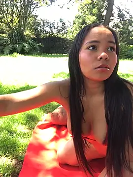 SophiaGuzman online show from 17, 2, 2026