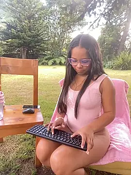 SophiaGuzman online show from 2, 3, 2026