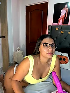 Snapshot of ema_zoe chatting on 18, 10, 2025 ema zoe online show from 18, 10, 2025